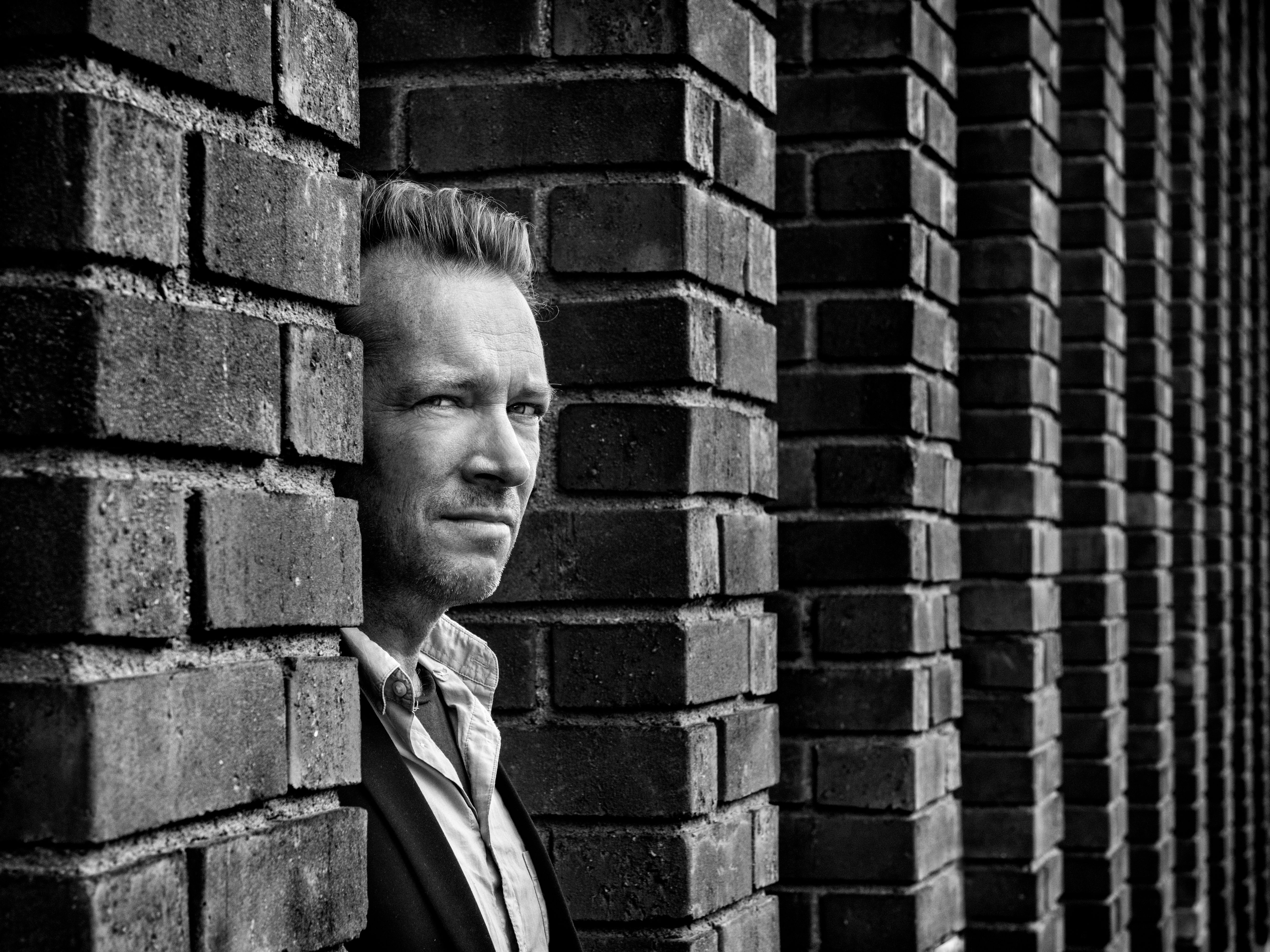 Porträtt på jazzmusikern Johan Lindström