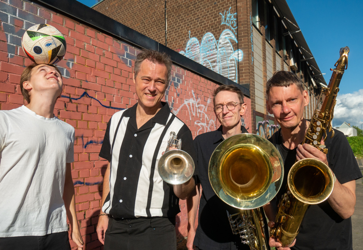 Brass de Luxe